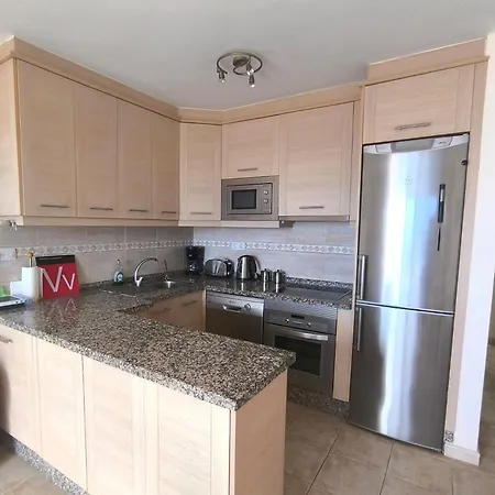 Marjon - The Views, Gigantes *