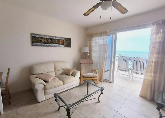 Marjon - The Views, Gigantes Acantilado de los Gigantes